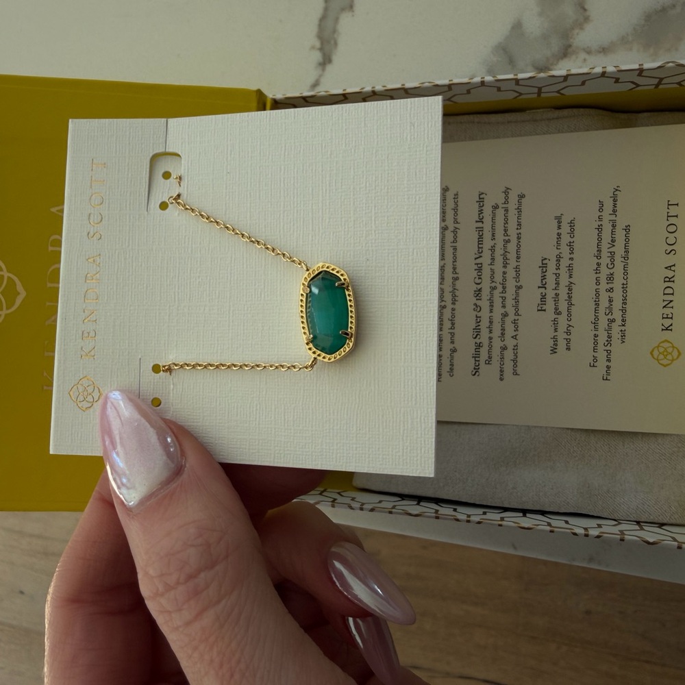 Kendra Scott Elisa Gold Pendant Necklace in
Emerald Cat's Eye - Picture 4 of 4